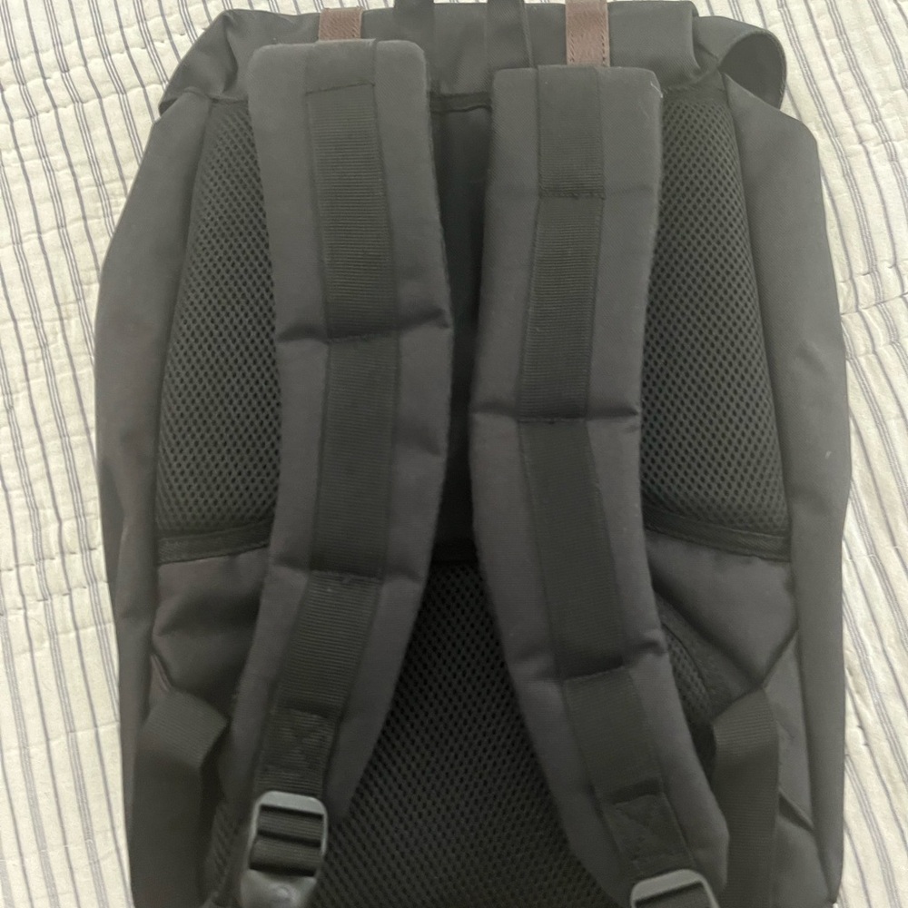 Backpack - Picture 3 of 7